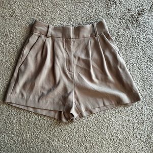 Aritzia Babaton 3” Pleated Short